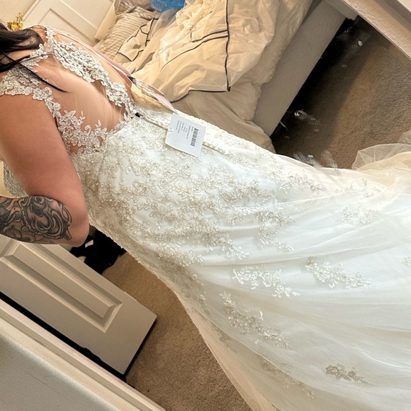 Beautiful wedding dress size 18w - Picture 6 of 6